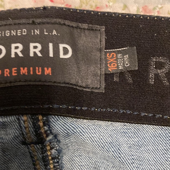 Torrid Bombshell Skinny Jeans - Picture 6 of 6